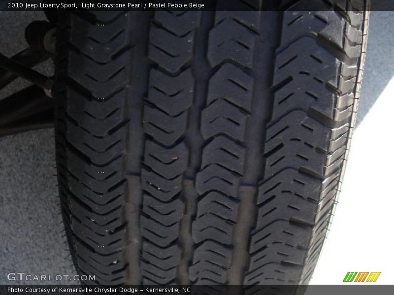Light Graystone Pearl / Pastel Pebble Beige 2010 Jeep Liberty Sport
