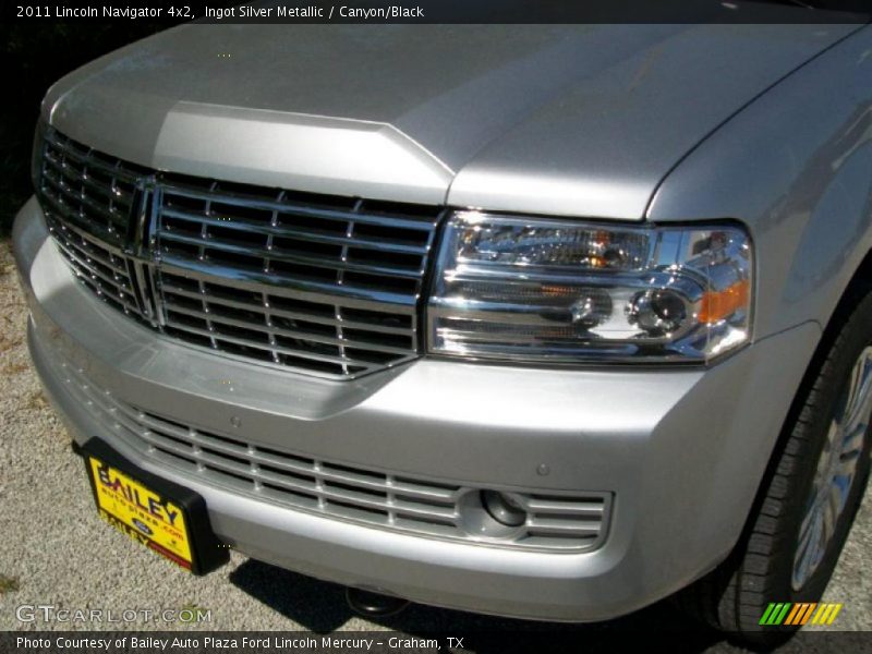 Ingot Silver Metallic / Canyon/Black 2011 Lincoln Navigator 4x2
