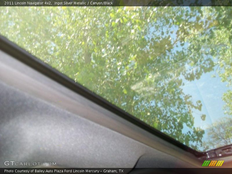 Ingot Silver Metallic / Canyon/Black 2011 Lincoln Navigator 4x2