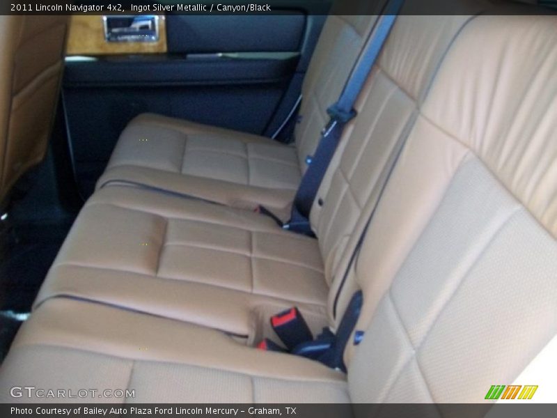Ingot Silver Metallic / Canyon/Black 2011 Lincoln Navigator 4x2