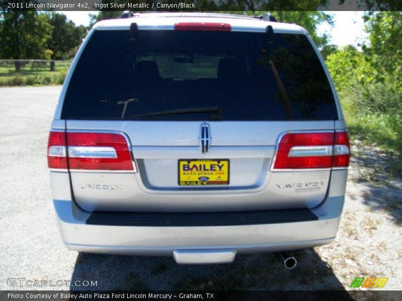 Ingot Silver Metallic / Canyon/Black 2011 Lincoln Navigator 4x2