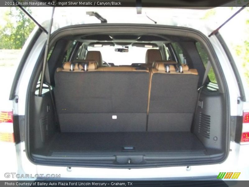 Ingot Silver Metallic / Canyon/Black 2011 Lincoln Navigator 4x2