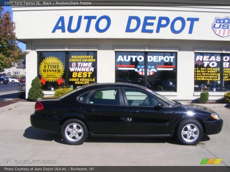Black / Medium/Dark Pebble 2005 Ford Taurus SE