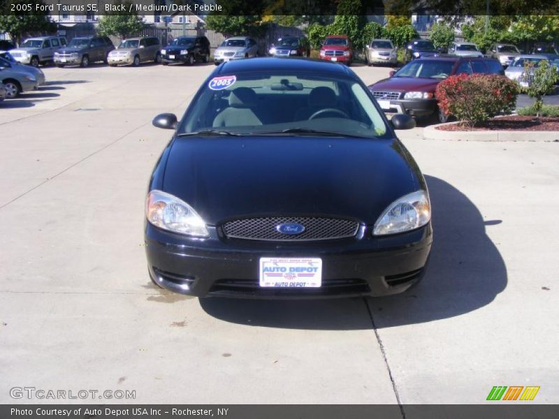 Black / Medium/Dark Pebble 2005 Ford Taurus SE