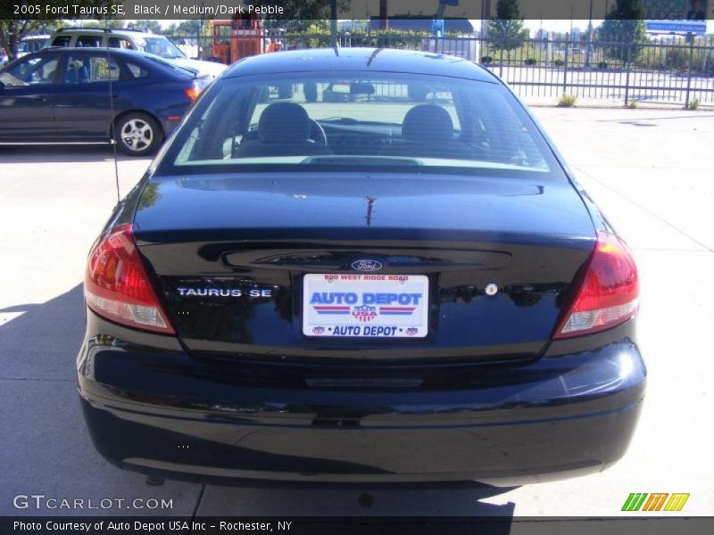 Black / Medium/Dark Pebble 2005 Ford Taurus SE