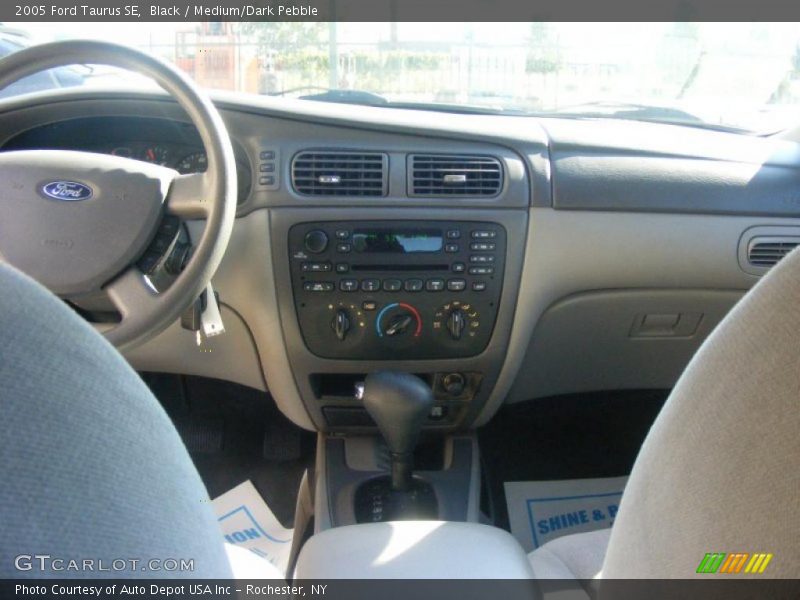 Black / Medium/Dark Pebble 2005 Ford Taurus SE