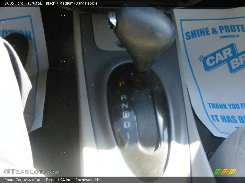 Black / Medium/Dark Pebble 2005 Ford Taurus SE