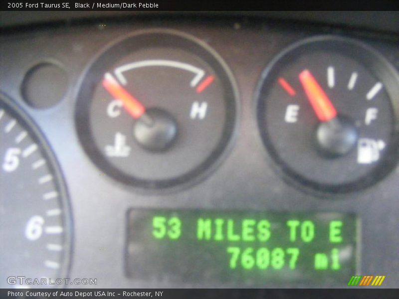 Black / Medium/Dark Pebble 2005 Ford Taurus SE