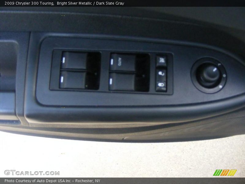 Bright Silver Metallic / Dark Slate Gray 2009 Chrysler 300 Touring