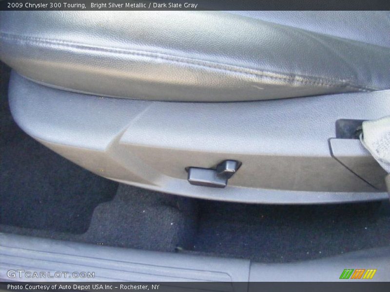 Bright Silver Metallic / Dark Slate Gray 2009 Chrysler 300 Touring