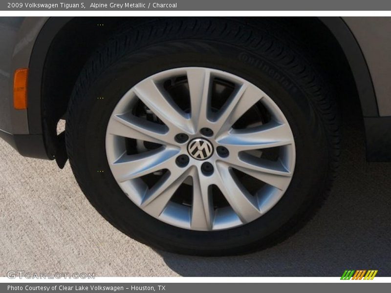 Alpine Grey Metallic / Charcoal 2009 Volkswagen Tiguan S