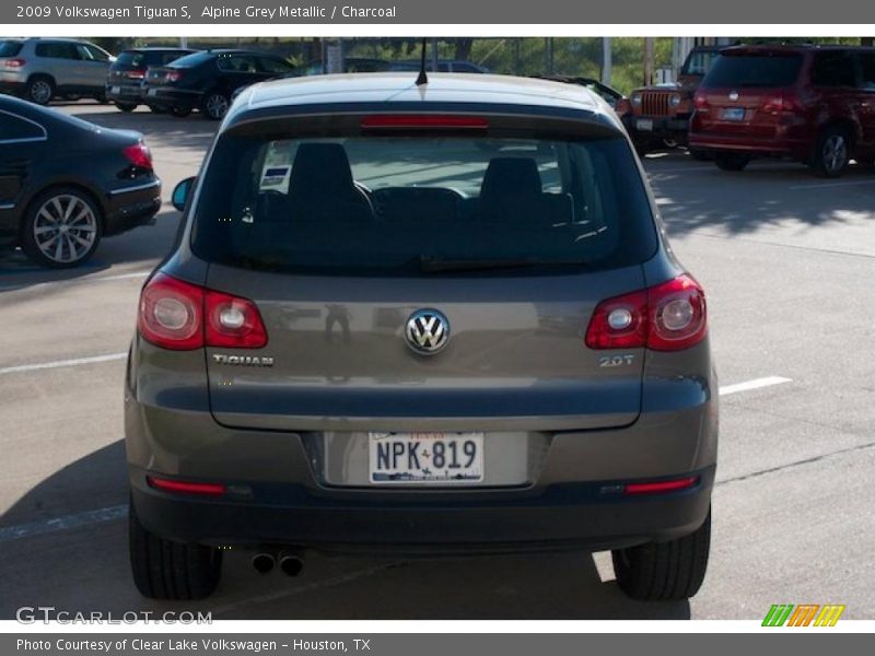 Alpine Grey Metallic / Charcoal 2009 Volkswagen Tiguan S