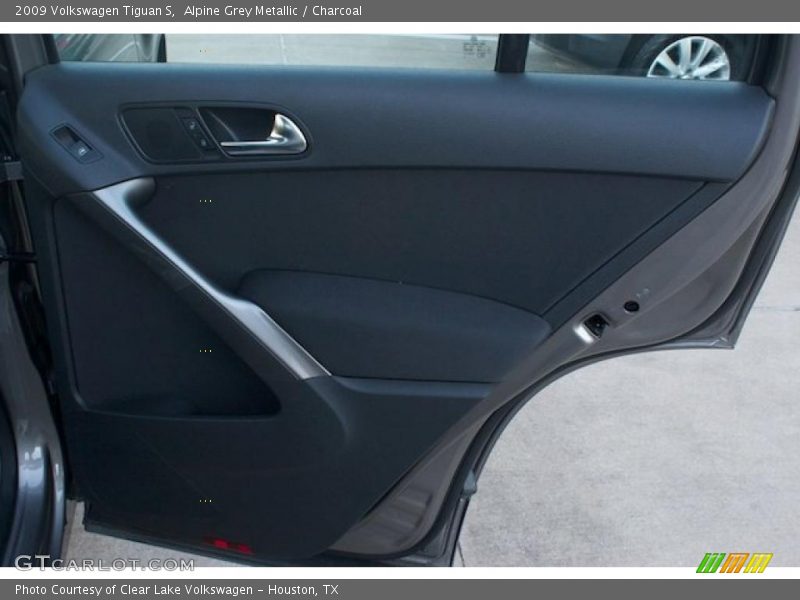 Alpine Grey Metallic / Charcoal 2009 Volkswagen Tiguan S