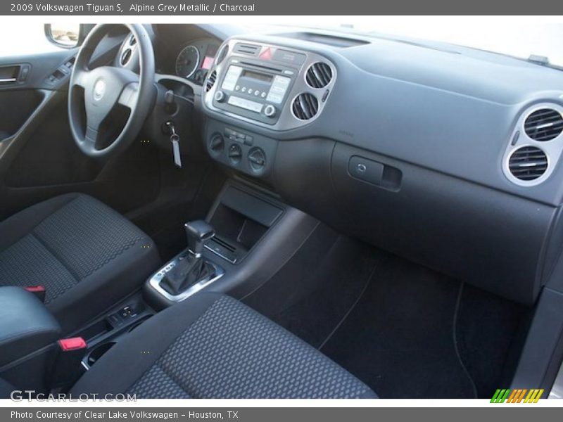 Alpine Grey Metallic / Charcoal 2009 Volkswagen Tiguan S