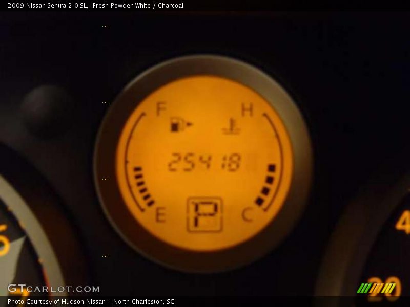 Fresh Powder White / Charcoal 2009 Nissan Sentra 2.0 SL