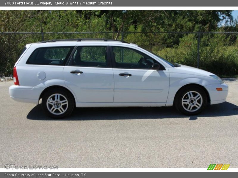 Cloud 9 White / Medium Graphite 2000 Ford Focus SE Wagon