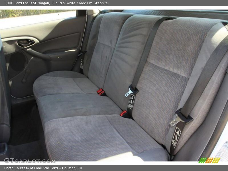 Cloud 9 White / Medium Graphite 2000 Ford Focus SE Wagon