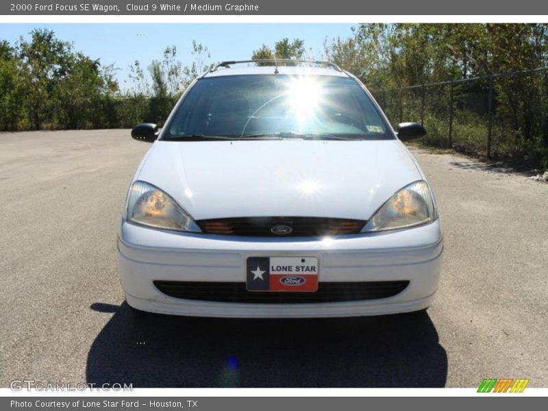 Cloud 9 White / Medium Graphite 2000 Ford Focus SE Wagon