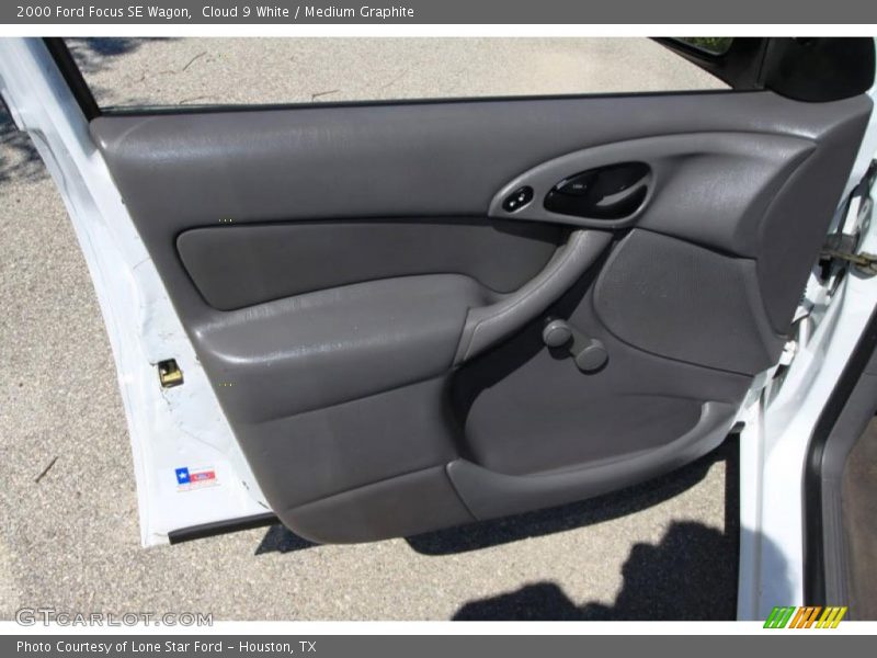 Cloud 9 White / Medium Graphite 2000 Ford Focus SE Wagon