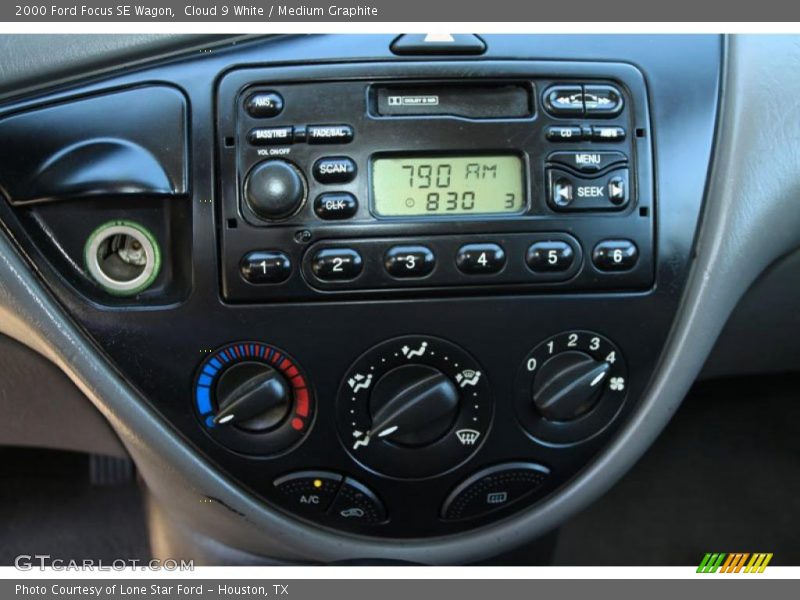 Cloud 9 White / Medium Graphite 2000 Ford Focus SE Wagon