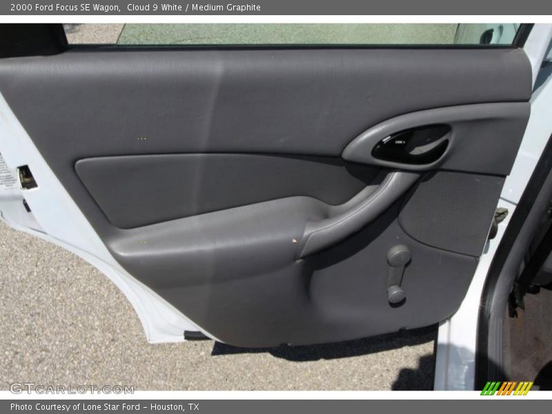 Cloud 9 White / Medium Graphite 2000 Ford Focus SE Wagon