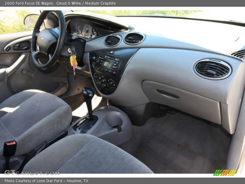 Cloud 9 White / Medium Graphite 2000 Ford Focus SE Wagon