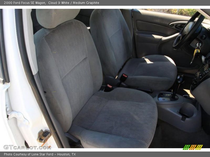 Cloud 9 White / Medium Graphite 2000 Ford Focus SE Wagon