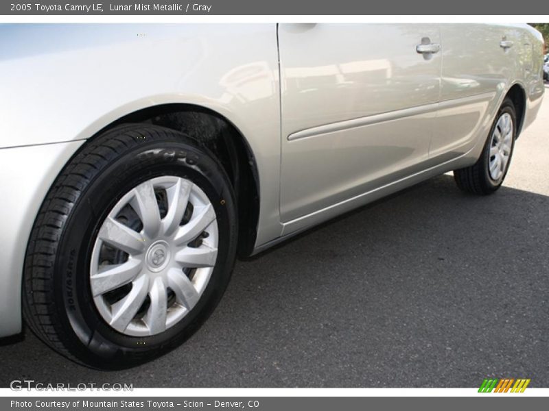 Lunar Mist Metallic / Gray 2005 Toyota Camry LE