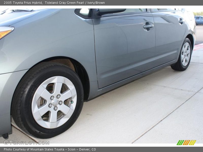 Tideland Gray Green Pearl / Ivory/Brown 2005 Toyota Prius Hybrid