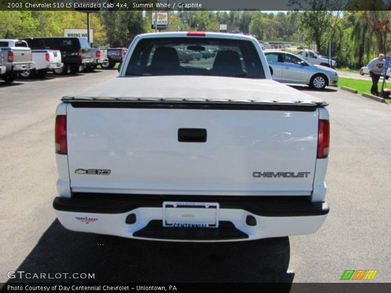 Summit White / Graphite 2003 Chevrolet S10 LS Extended Cab 4x4