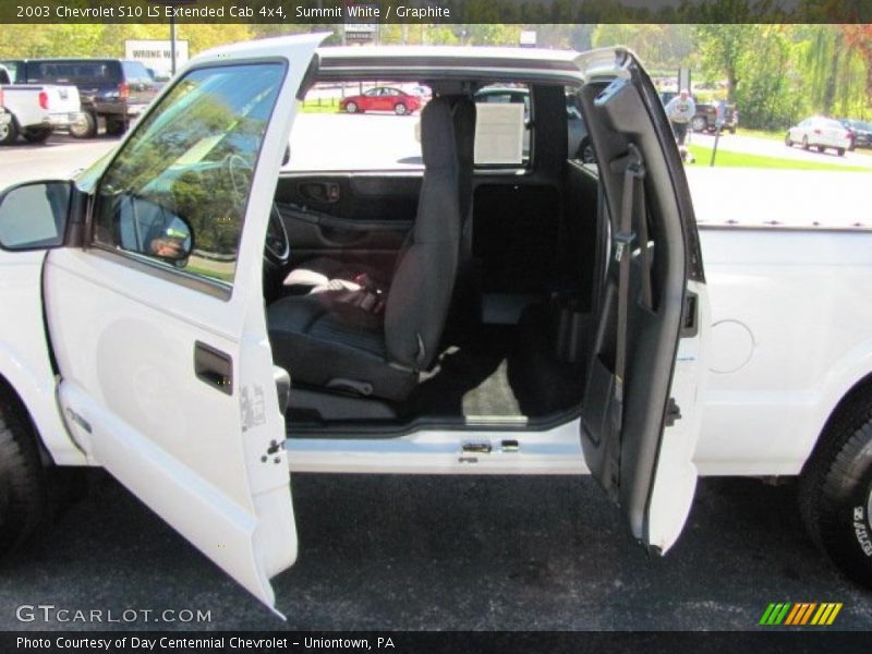 Summit White / Graphite 2003 Chevrolet S10 LS Extended Cab 4x4