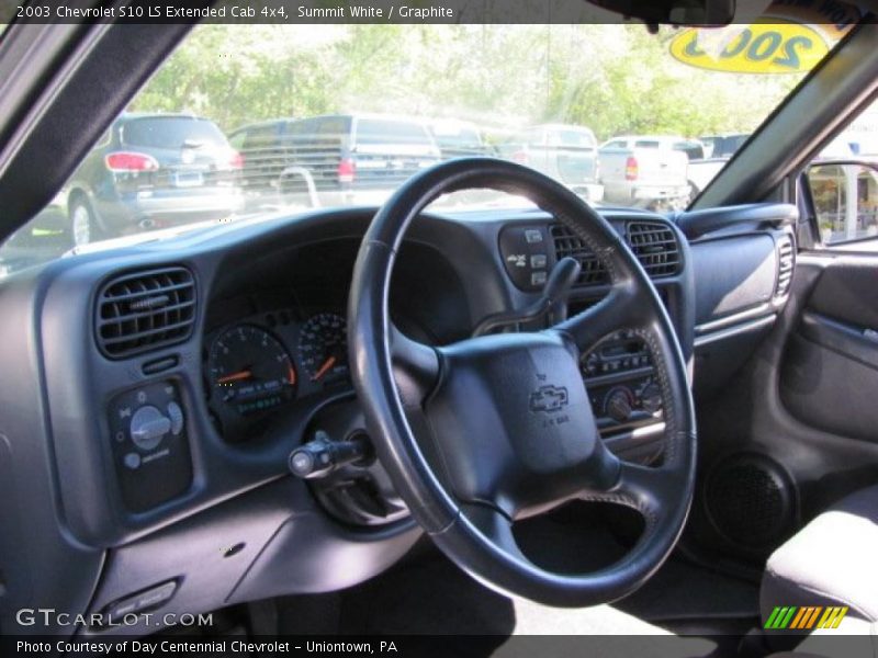 Summit White / Graphite 2003 Chevrolet S10 LS Extended Cab 4x4