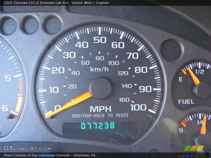 Summit White / Graphite 2003 Chevrolet S10 LS Extended Cab 4x4