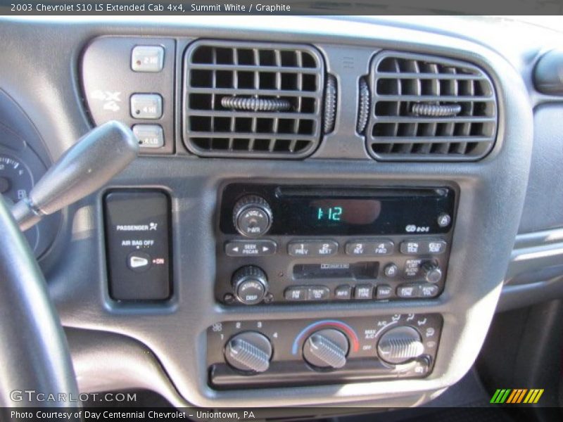 Summit White / Graphite 2003 Chevrolet S10 LS Extended Cab 4x4