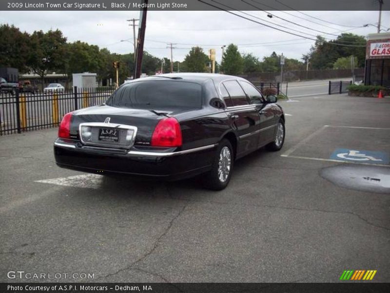 Black / Medium Light Stone 2009 Lincoln Town Car Signature L