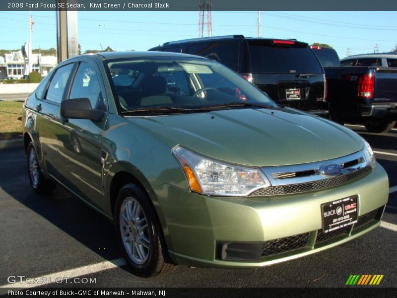 Kiwi Green / Charcoal Black 2008 Ford Focus SE Sedan