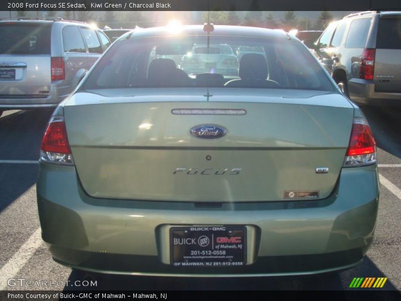 Kiwi Green / Charcoal Black 2008 Ford Focus SE Sedan