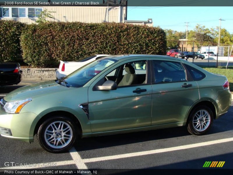 Kiwi Green / Charcoal Black 2008 Ford Focus SE Sedan