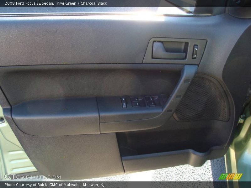 Kiwi Green / Charcoal Black 2008 Ford Focus SE Sedan