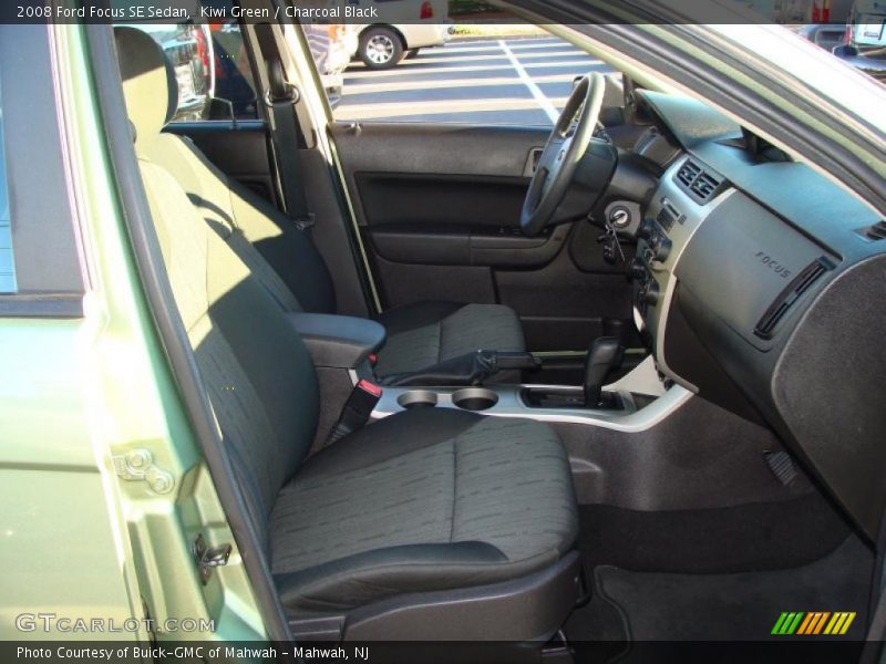 Kiwi Green / Charcoal Black 2008 Ford Focus SE Sedan