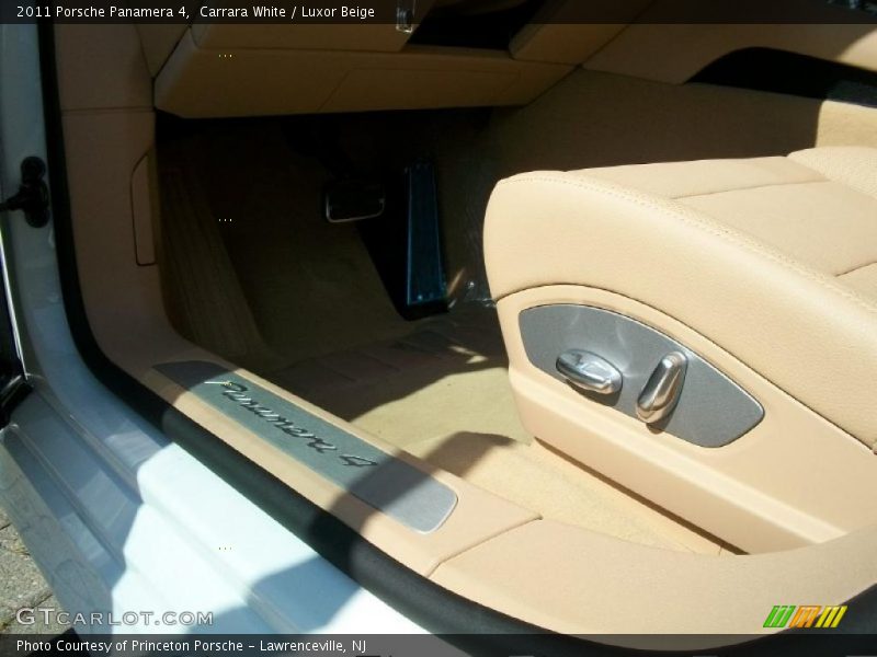 Carrara White / Luxor Beige 2011 Porsche Panamera 4