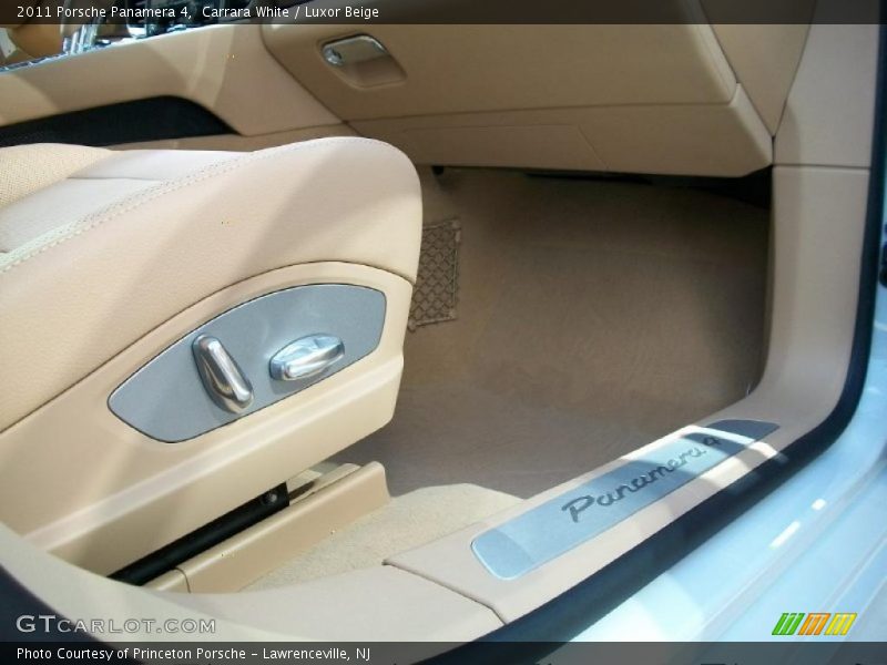 Carrara White / Luxor Beige 2011 Porsche Panamera 4