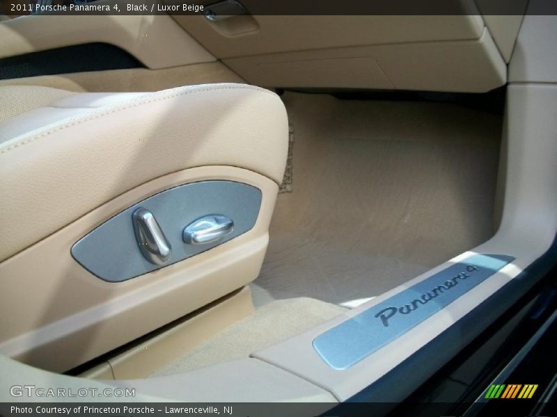 Black / Luxor Beige 2011 Porsche Panamera 4