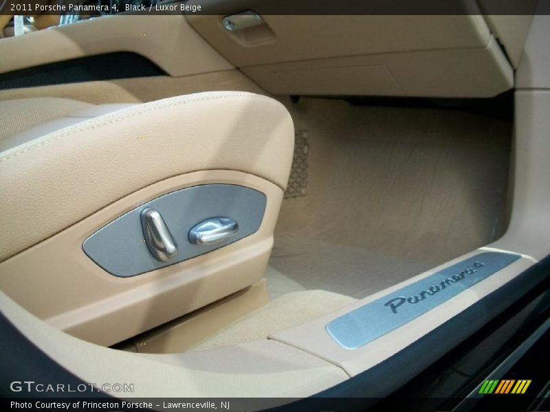Black / Luxor Beige 2011 Porsche Panamera 4
