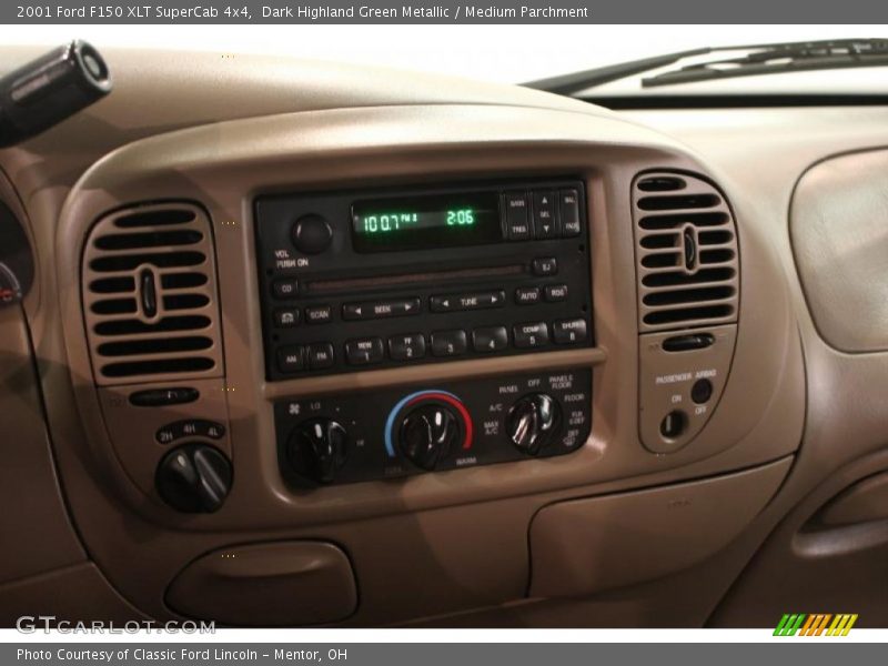 Dark Highland Green Metallic / Medium Parchment 2001 Ford F150 XLT SuperCab 4x4