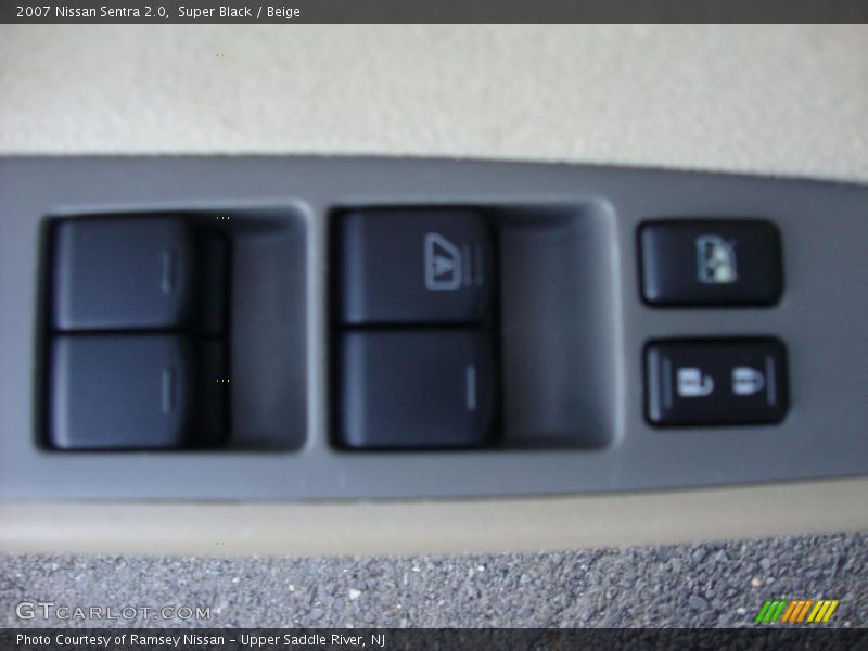 Super Black / Beige 2007 Nissan Sentra 2.0