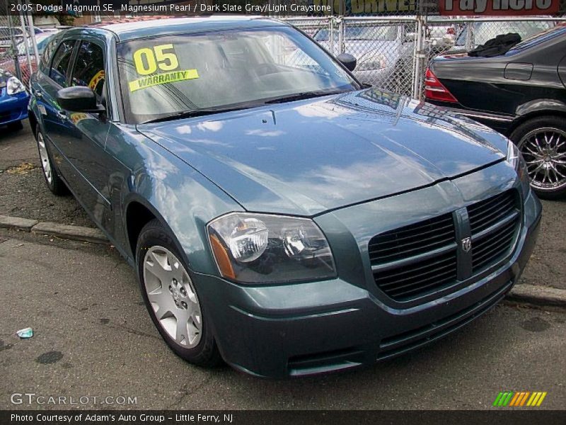 Magnesium Pearl / Dark Slate Gray/Light Graystone 2005 Dodge Magnum SE