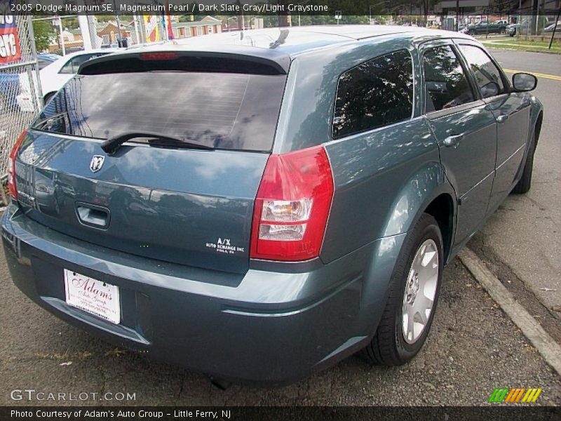 Magnesium Pearl / Dark Slate Gray/Light Graystone 2005 Dodge Magnum SE