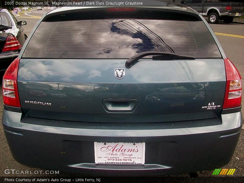 Magnesium Pearl / Dark Slate Gray/Light Graystone 2005 Dodge Magnum SE