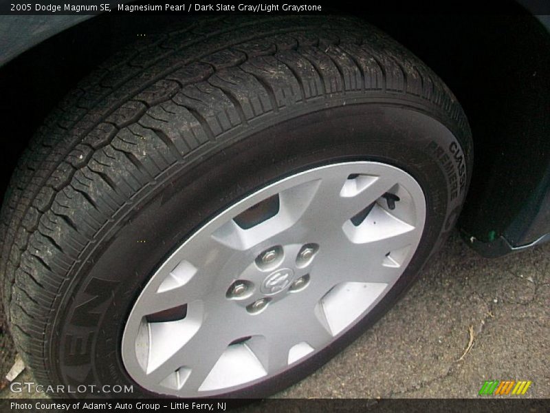Magnesium Pearl / Dark Slate Gray/Light Graystone 2005 Dodge Magnum SE